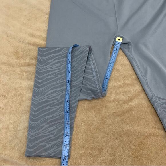 Fabletics Leggings Small Gray Animal Print Seamless High Waist - Picture 10 of 12